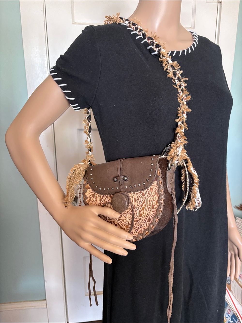 Vintage Mountain West Bohemian Brown Leather Crossbody Bag with Fringe Strap
